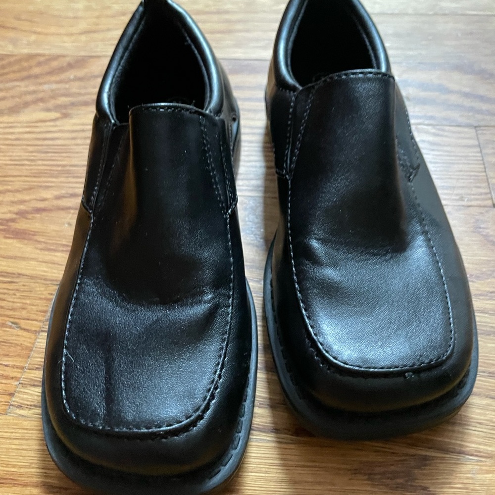 Smart fit boys slip on dress shoes